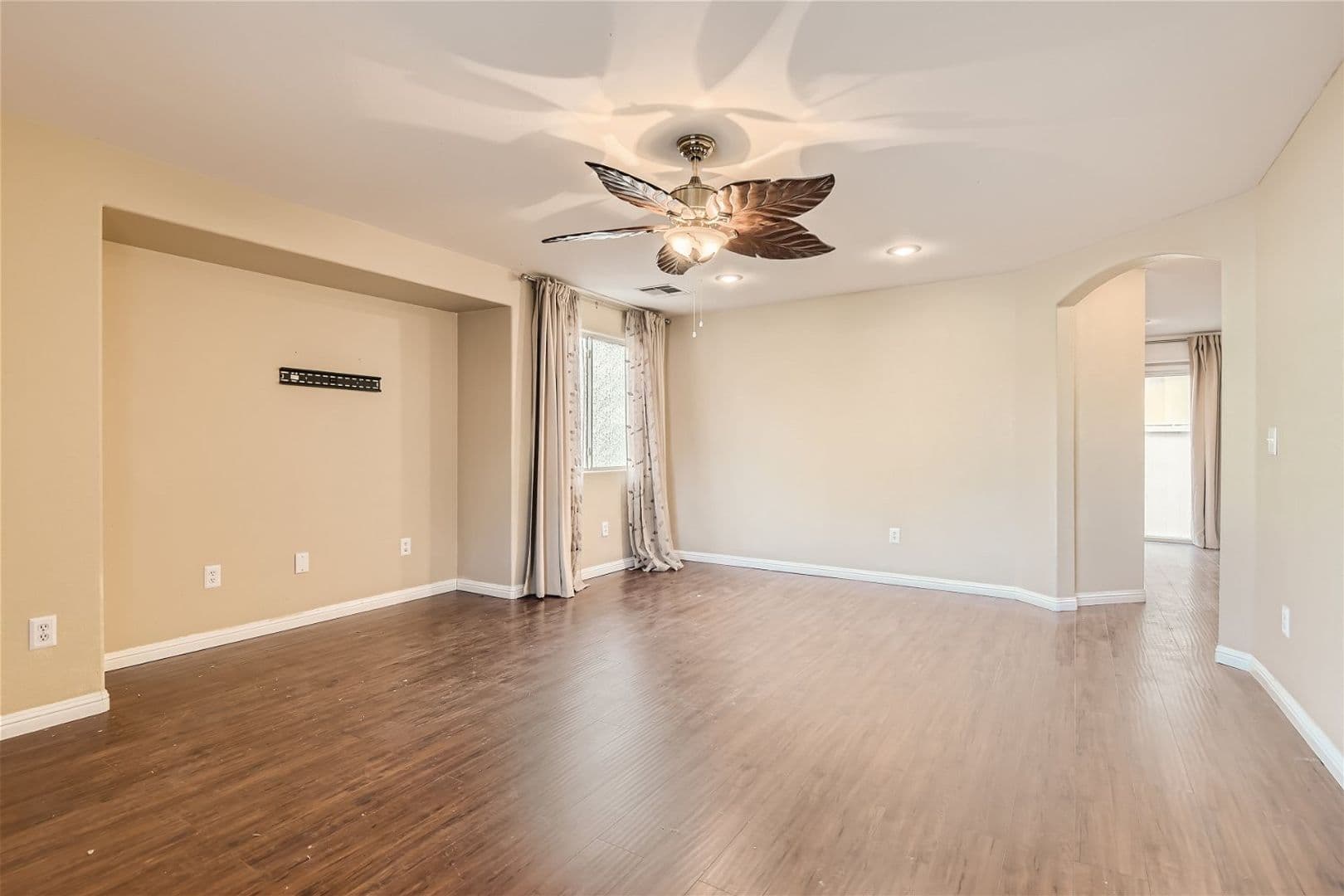 LAS VEGAS House: 9379 MALAYA GARNET CT.