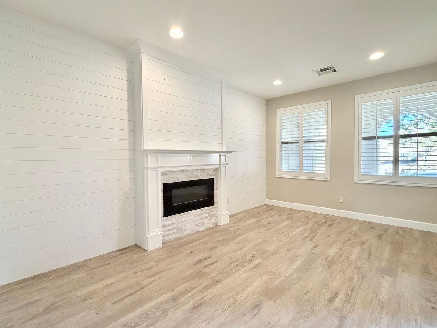 Henderson House: 927 Via Canale Drive