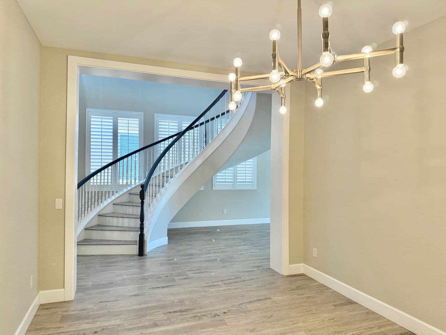 Henderson House: 927 Via Canale Drive
