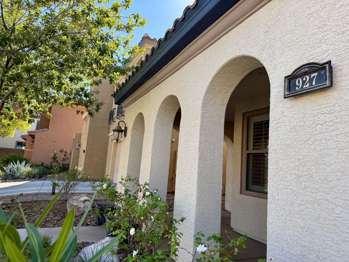 Henderson House: 927 Via Canale Drive