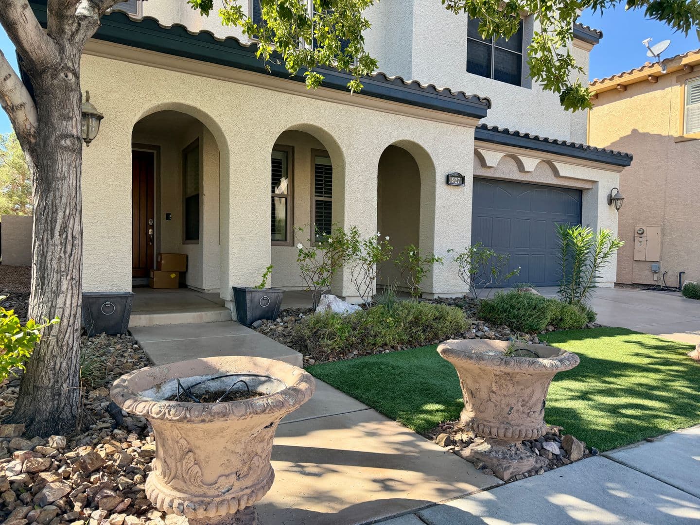 Henderson House: 927 Via Canale Drive