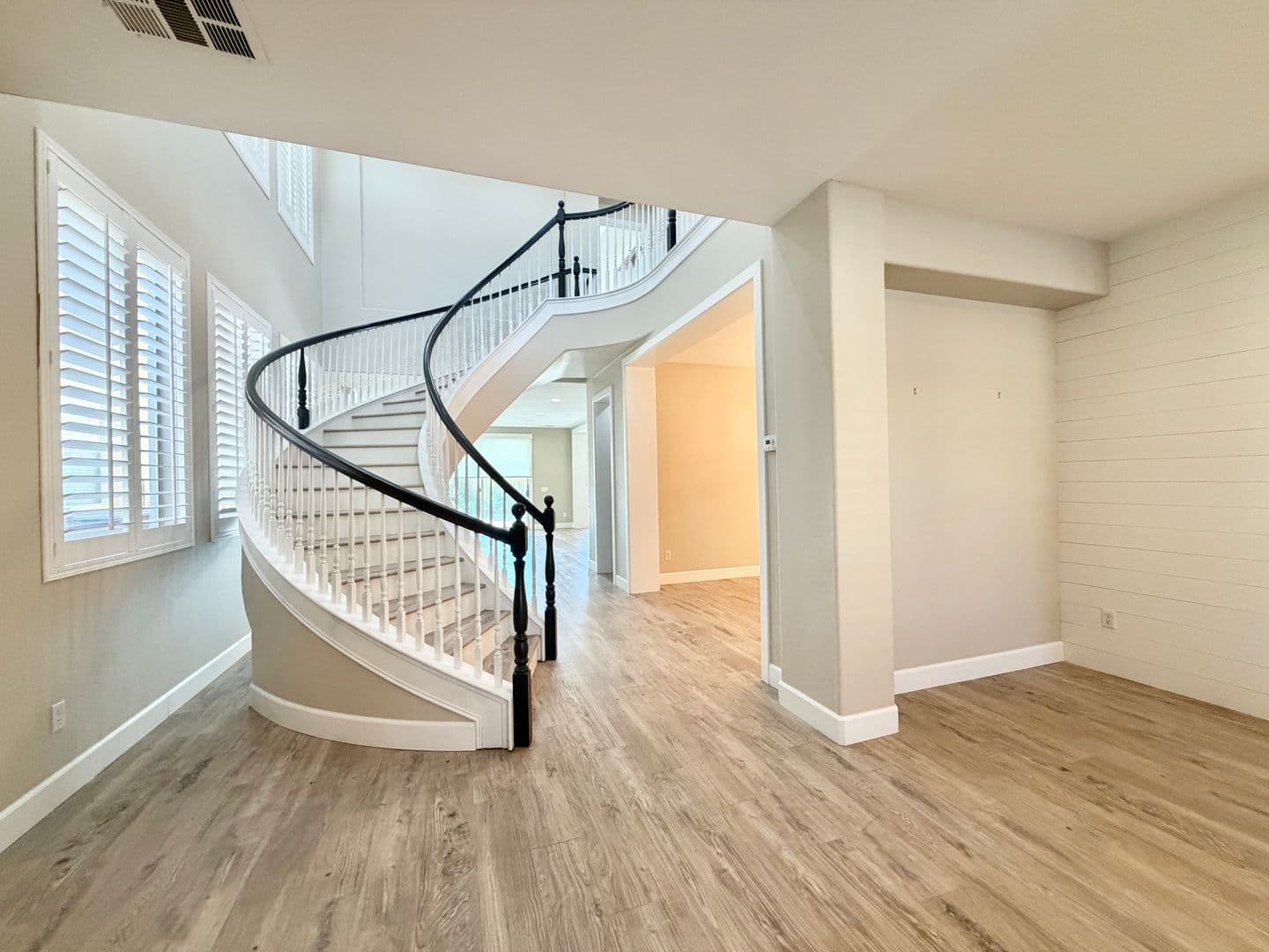 Henderson House: 927 Via Canale Drive