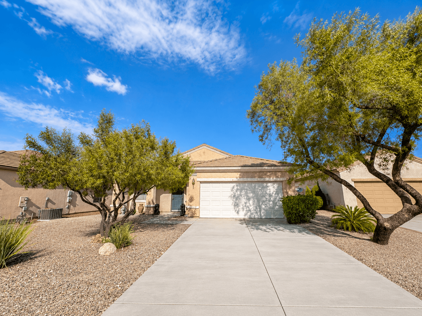 Henderson House: 1935 Valley Center Dr