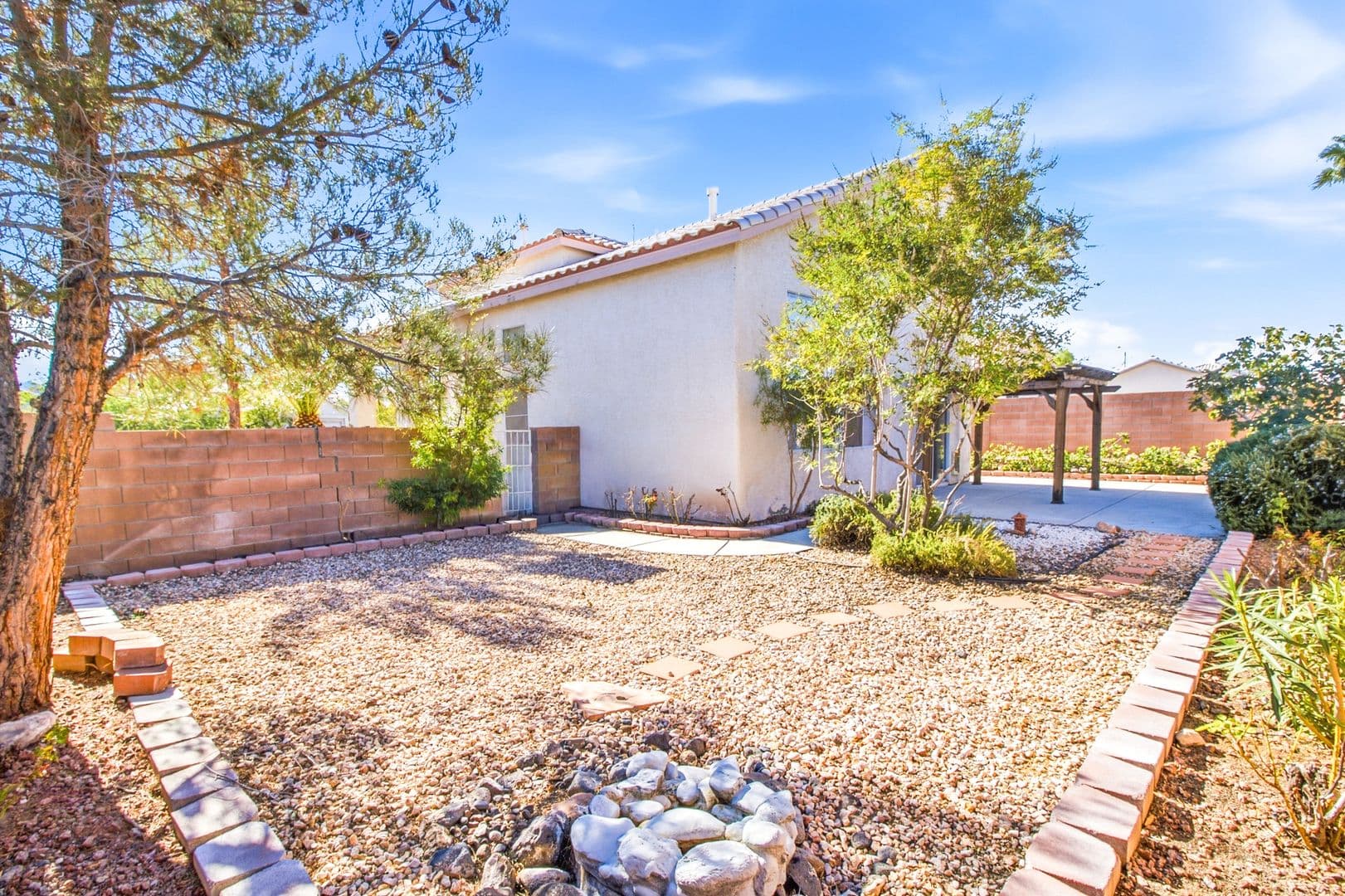 Henderson House: 2760 Saigon Dr