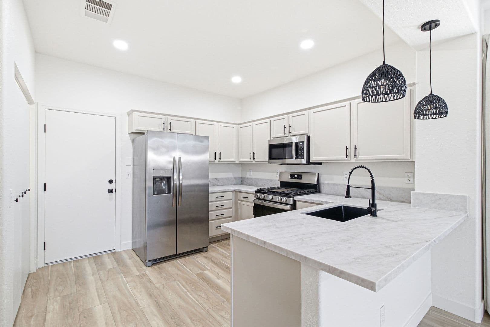 Henderson House: 2760 Saigon Dr