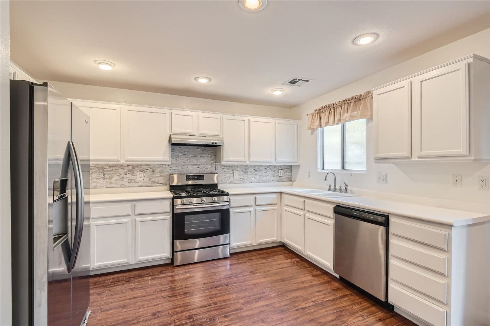 LAS VEGAS House: 9379 MALAYA GARNET CT.