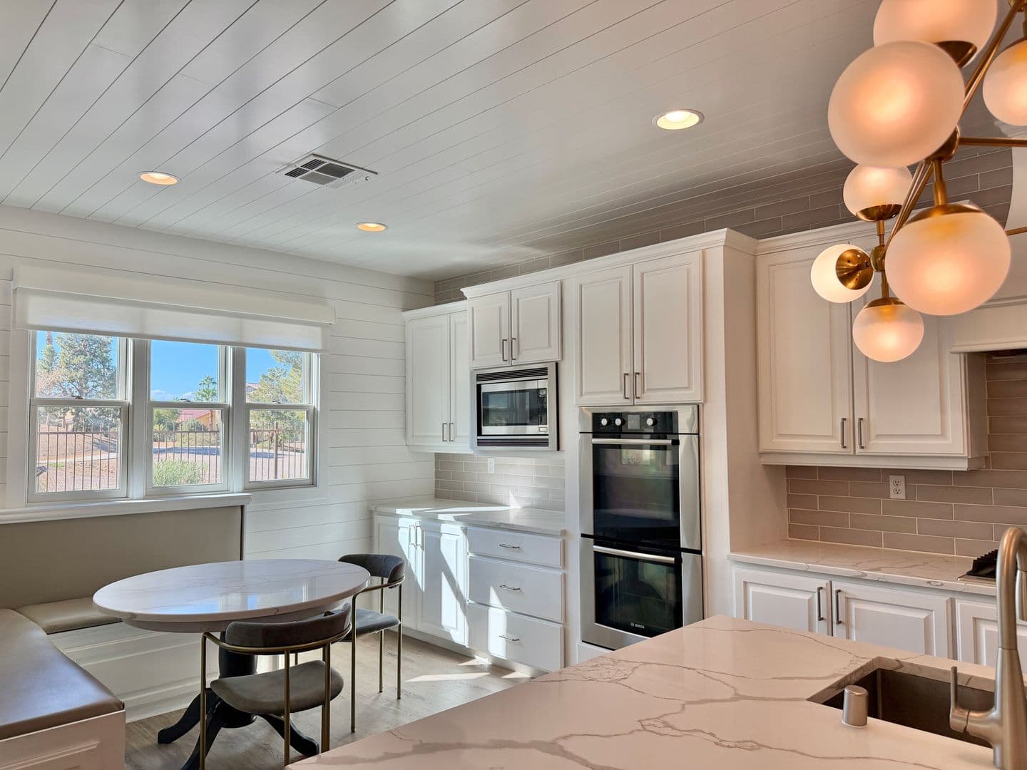 Henderson House: 927 Via Canale Drive