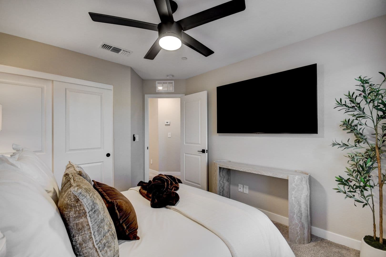 Henderson House: 3568 Anastagio Lane