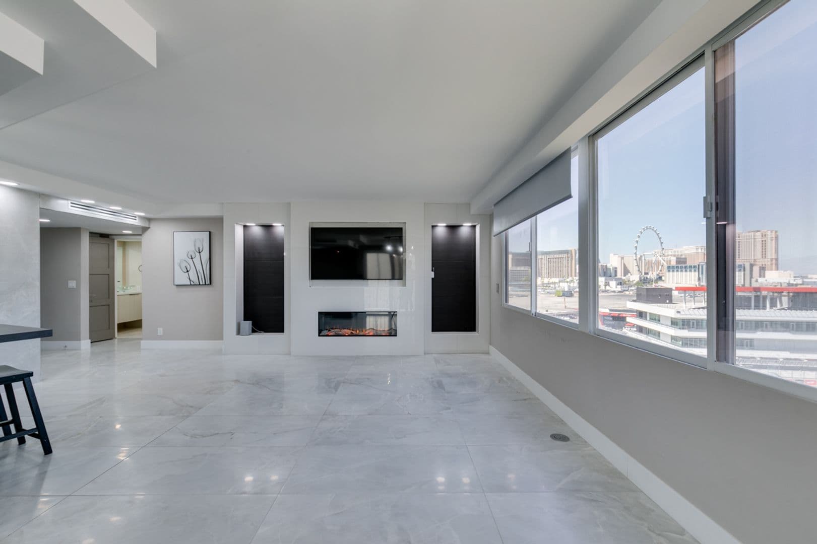 Las Vegas House: 205 E Harmon Ave #1012