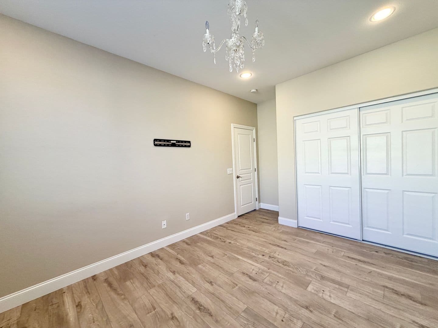 Henderson House: 927 Via Canale Drive