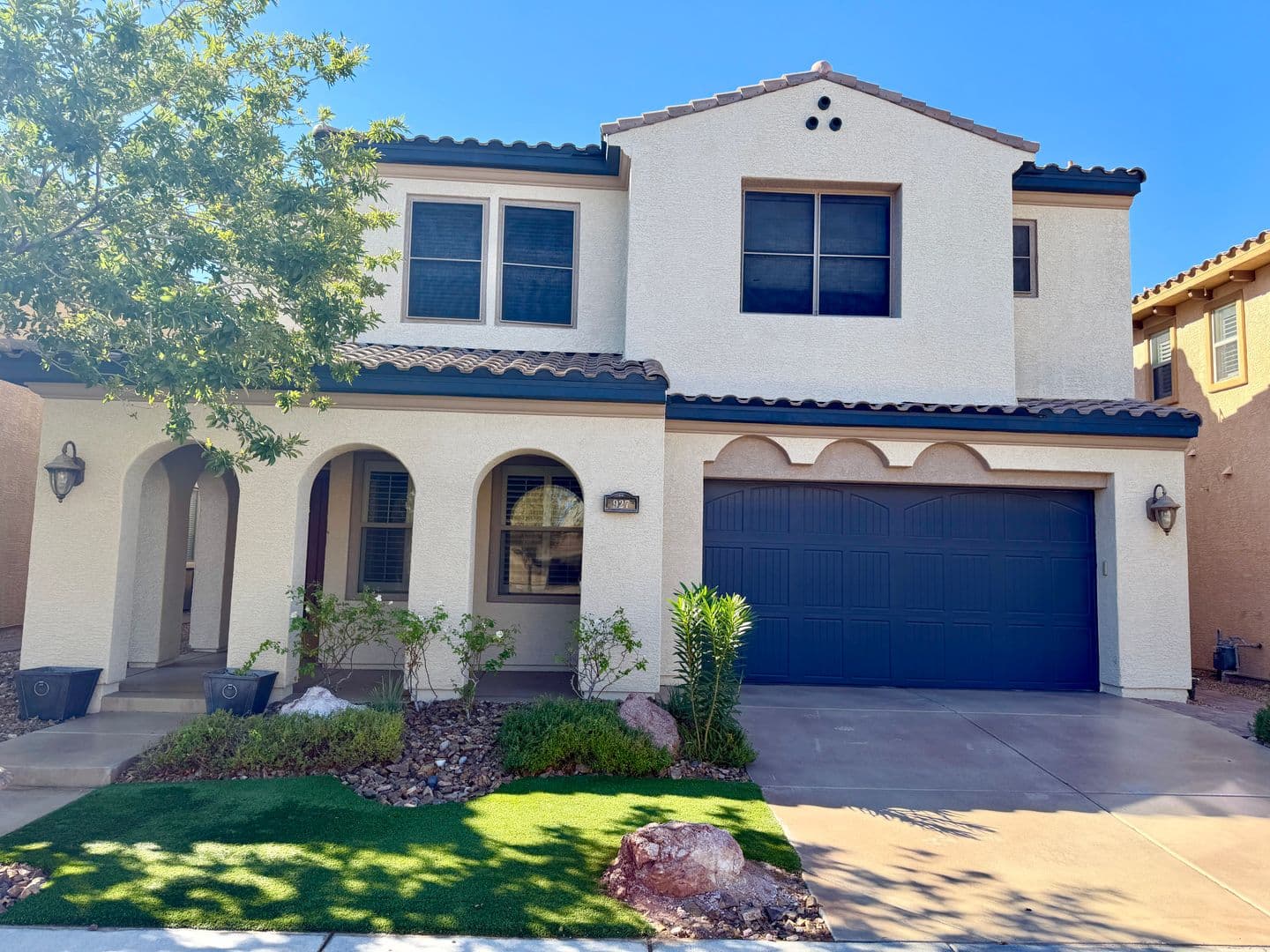 Henderson House: 927 Via Canale Drive