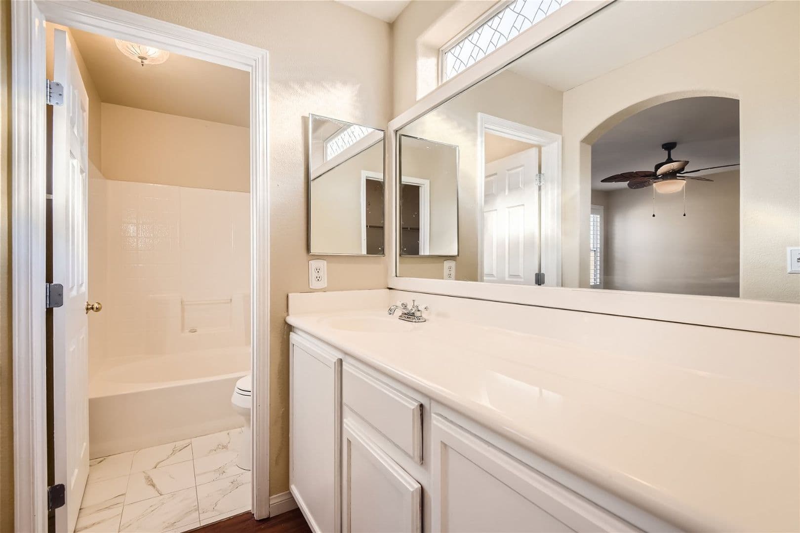LAS VEGAS House: 9379 MALAYA GARNET CT.