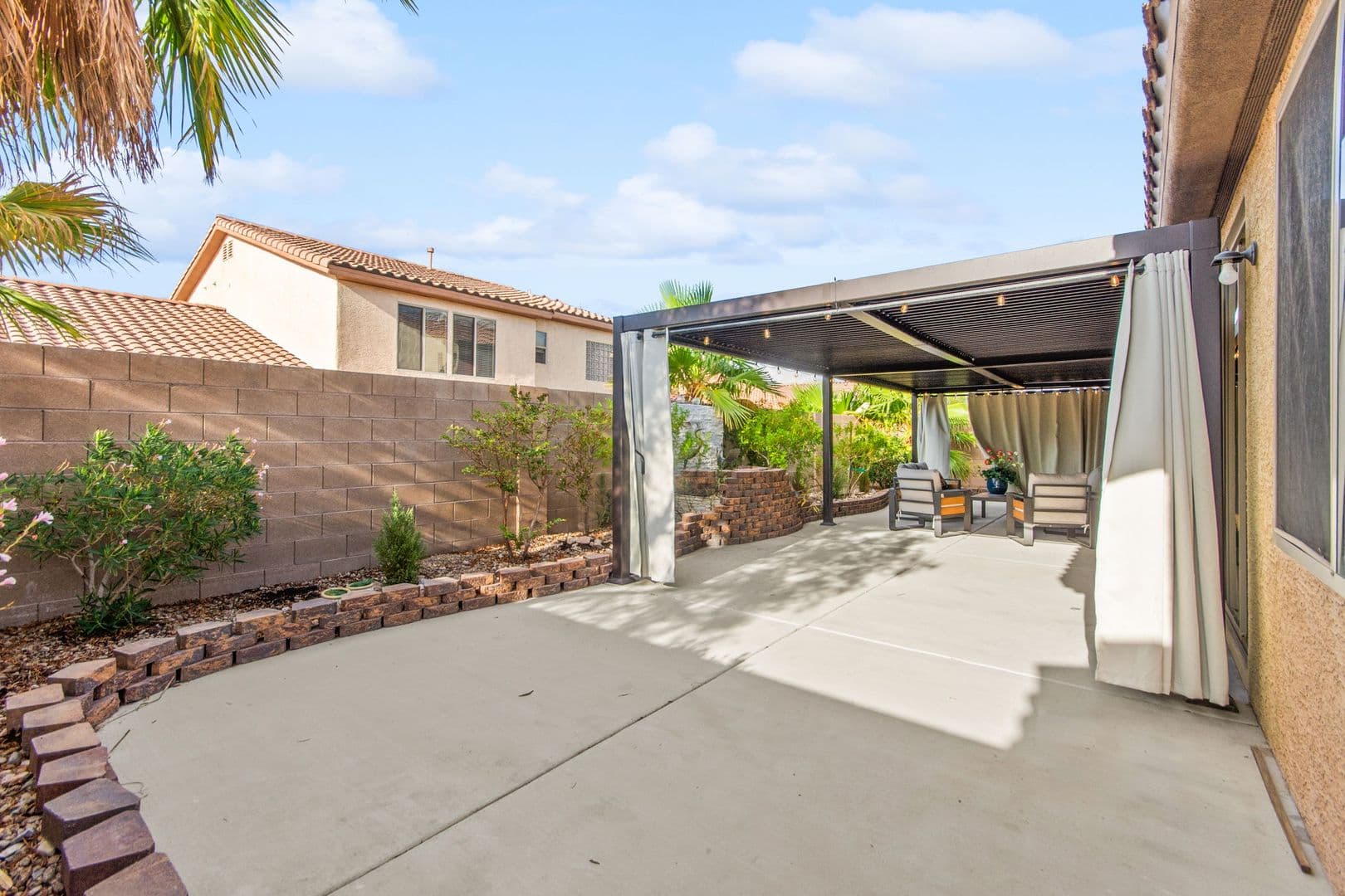 Las Vegas House: 7568 Stray Horse Ave