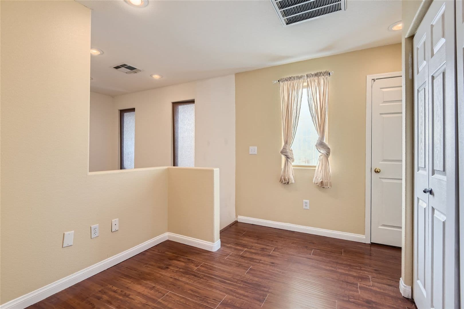 LAS VEGAS House: 9379 MALAYA GARNET CT.