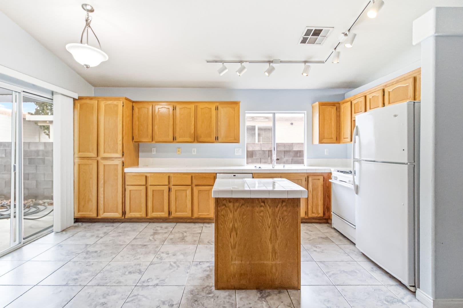 Henderson House: 2407 Worchester Rd