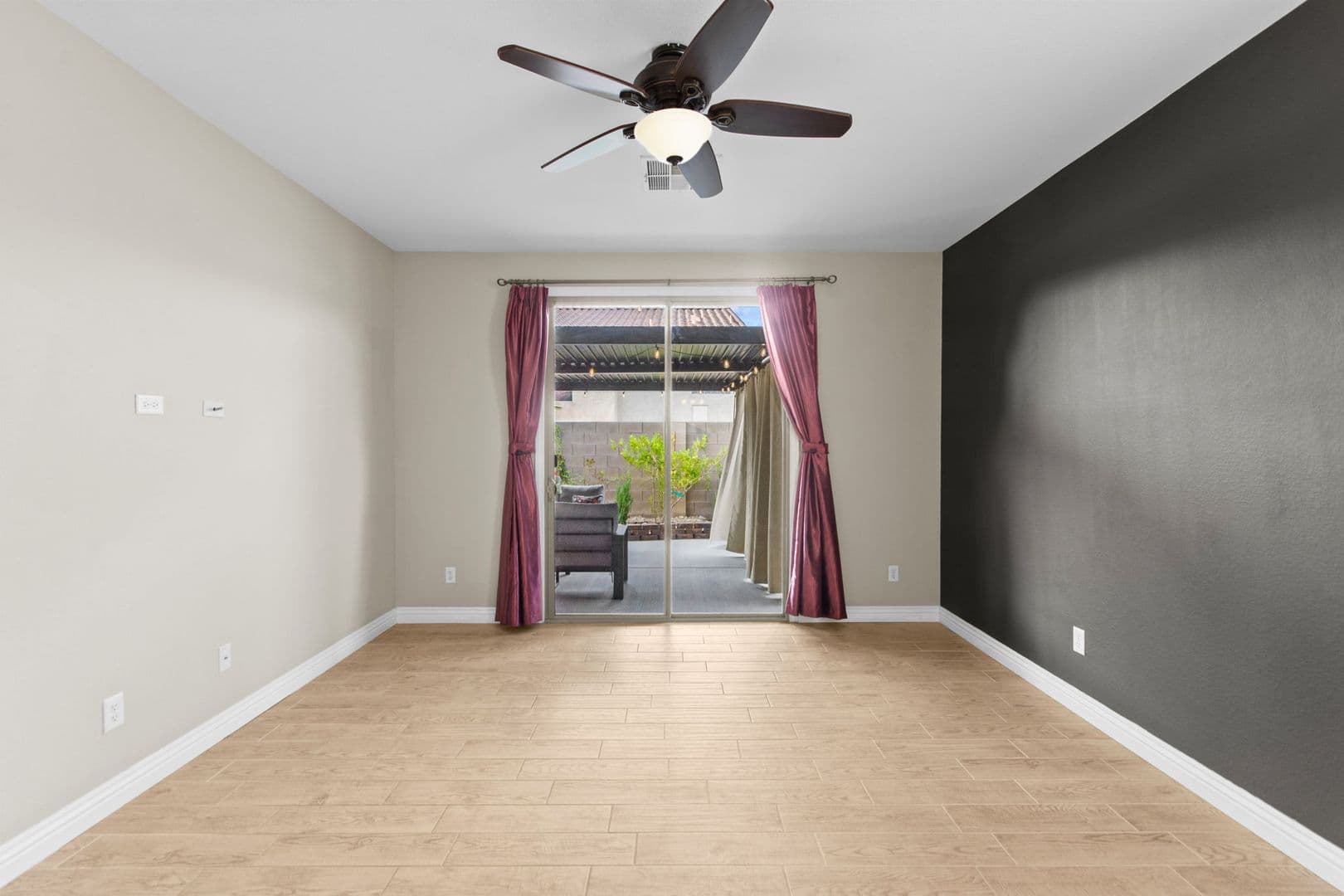 Las Vegas House: 7568 Stray Horse Ave