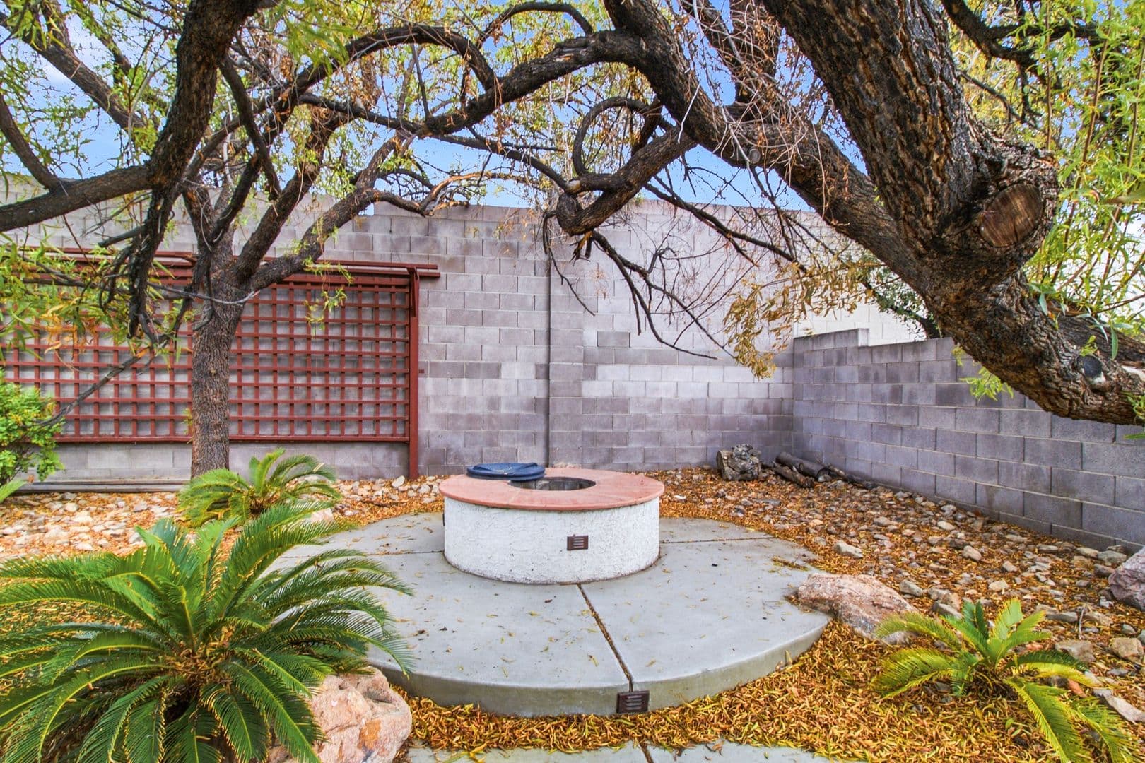 Henderson House: 2407 Worchester Rd