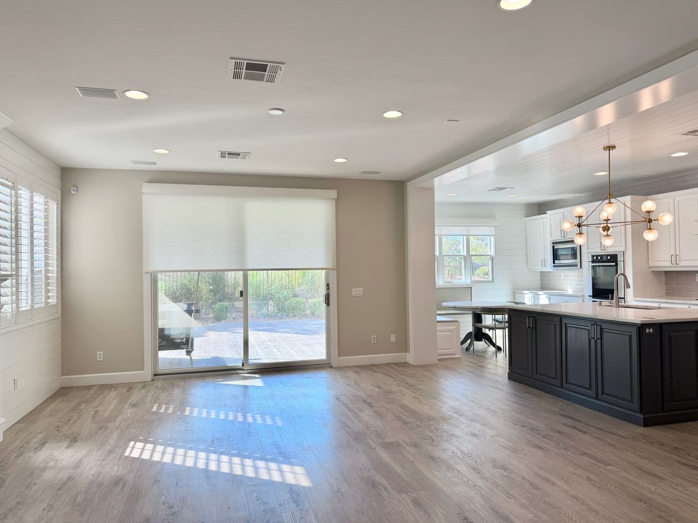 Henderson House: 927 Via Canale Drive