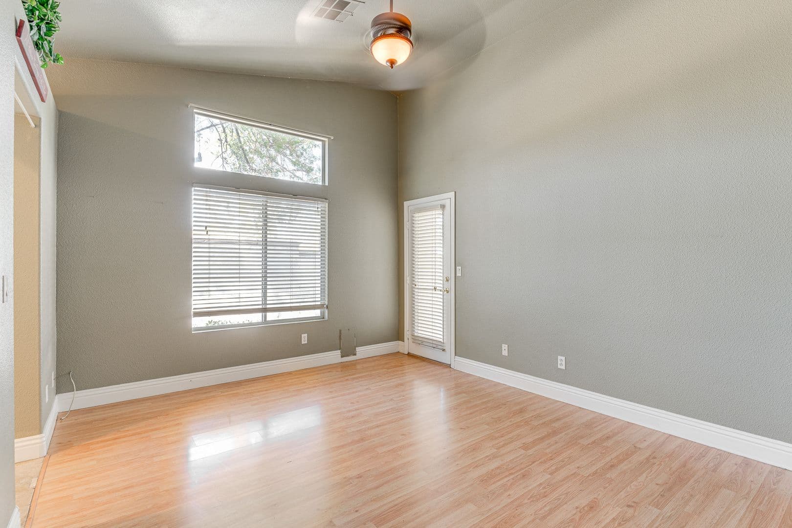 Henderson House: 1842 Stablegate Ave