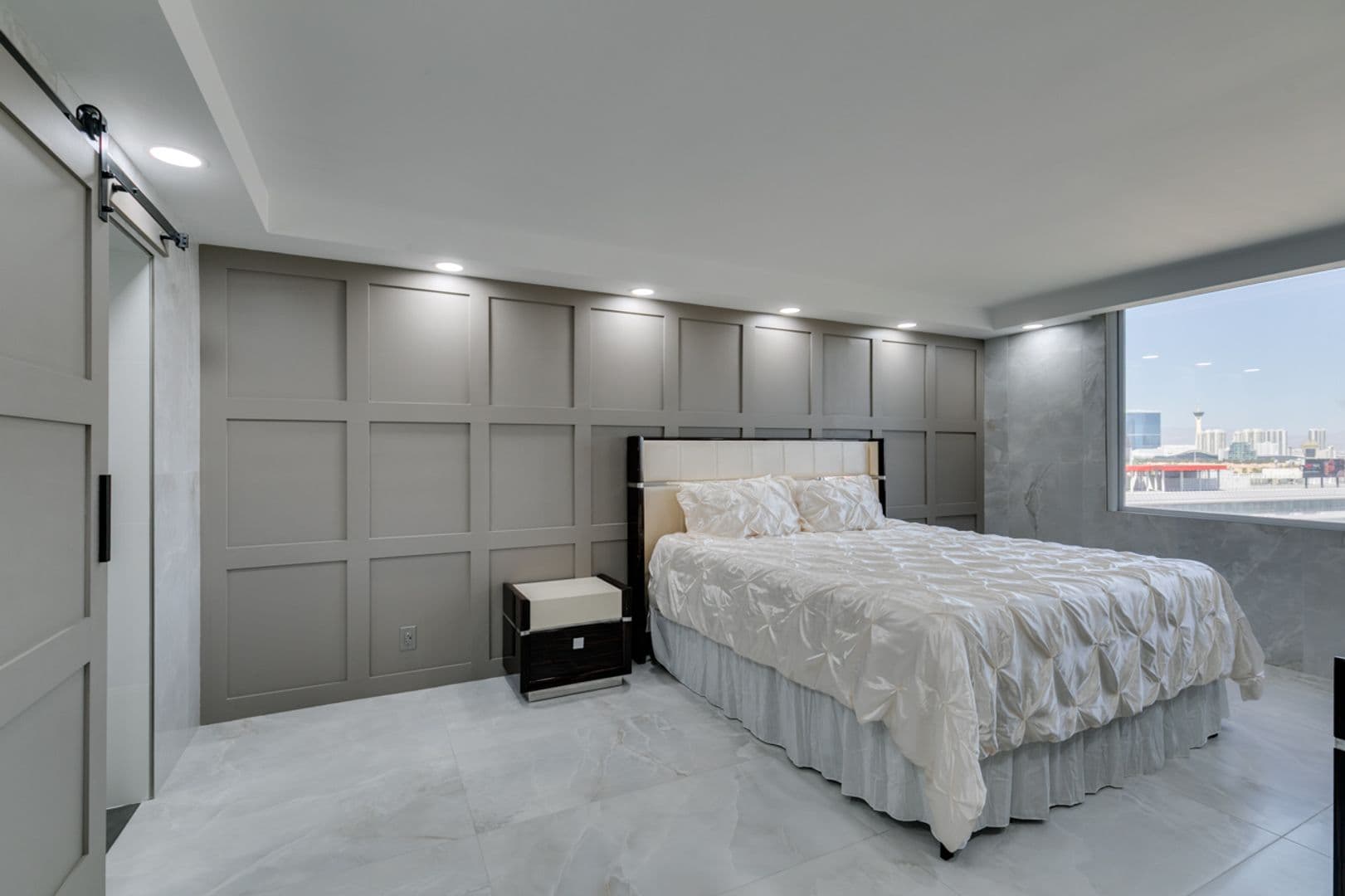 Las Vegas House: 205 E Harmon Ave #1012