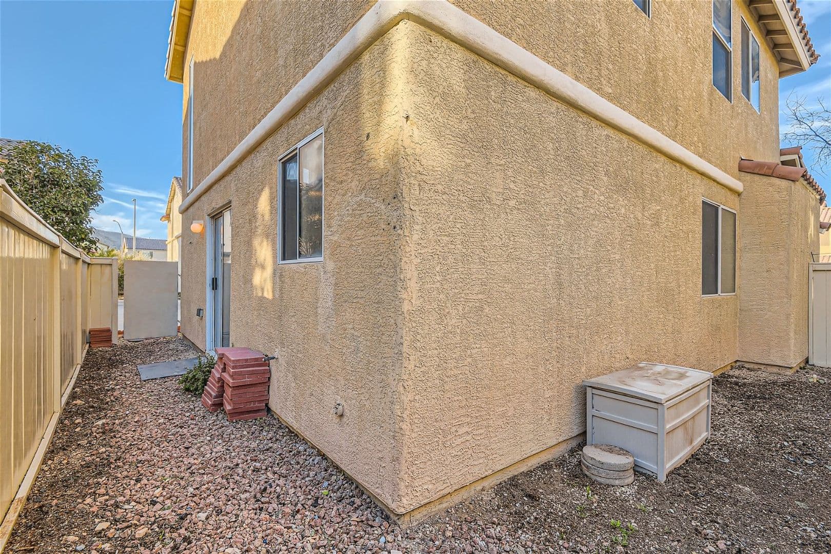 LAS VEGAS House: 9379 MALAYA GARNET CT.