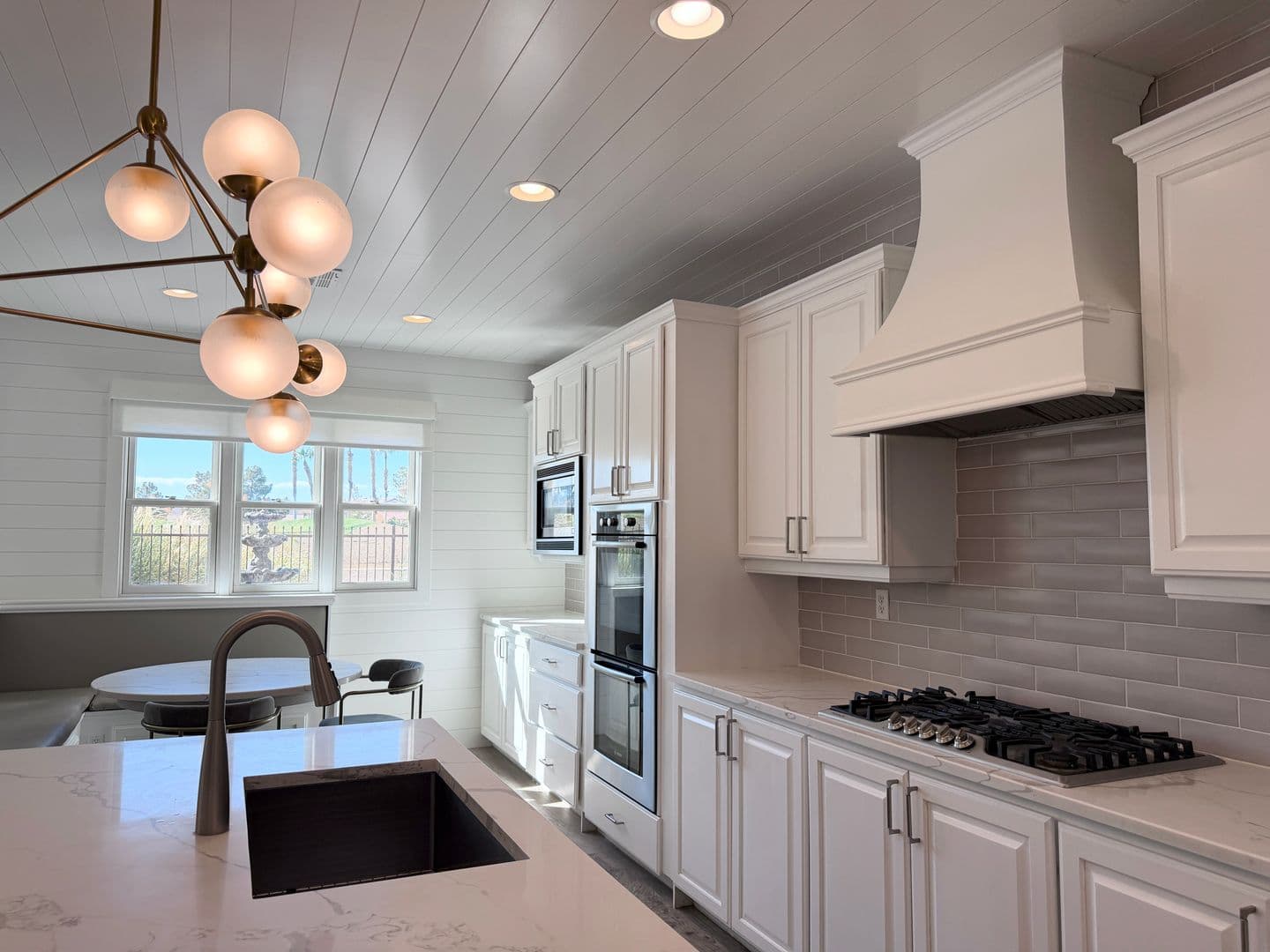 Henderson House: 927 Via Canale Drive