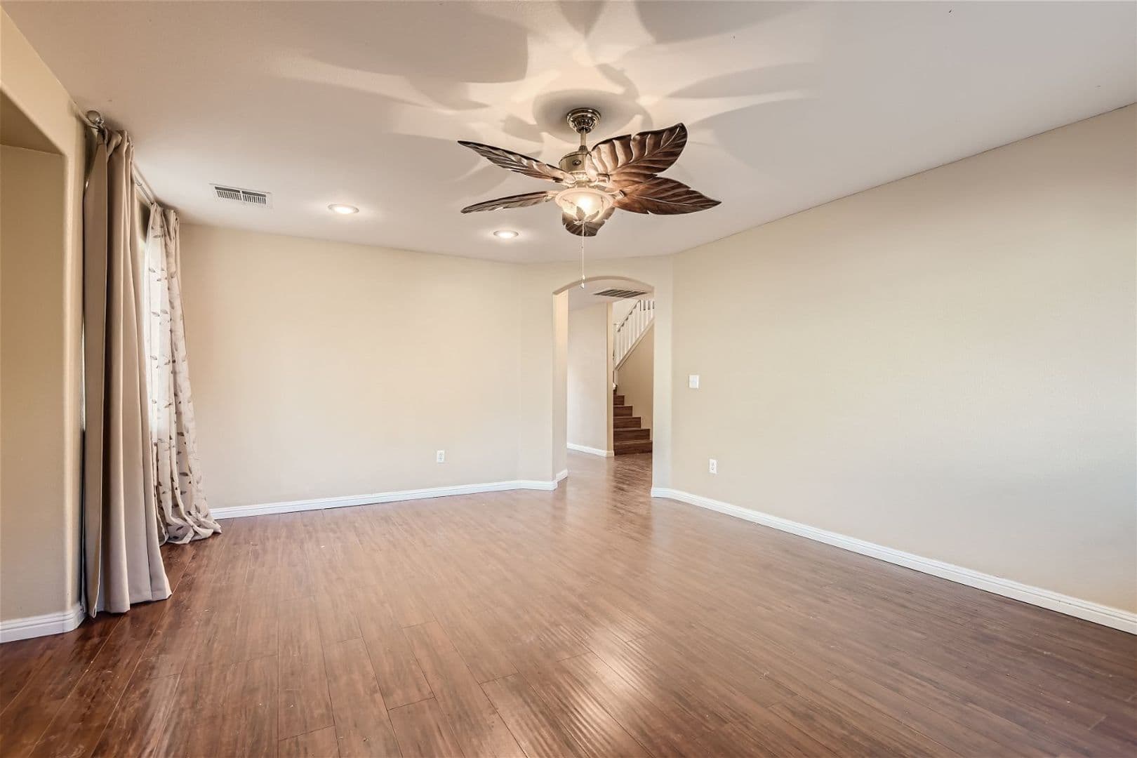 LAS VEGAS House: 9379 MALAYA GARNET CT.