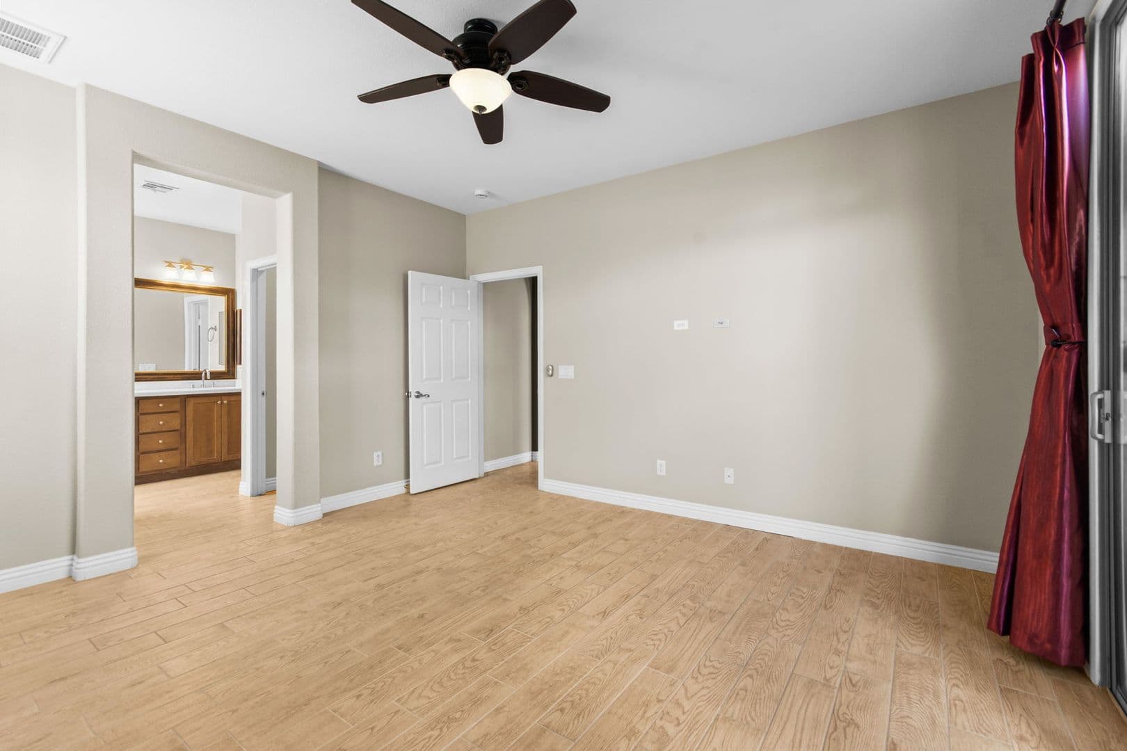 Las Vegas House: 7568 Stray Horse Ave