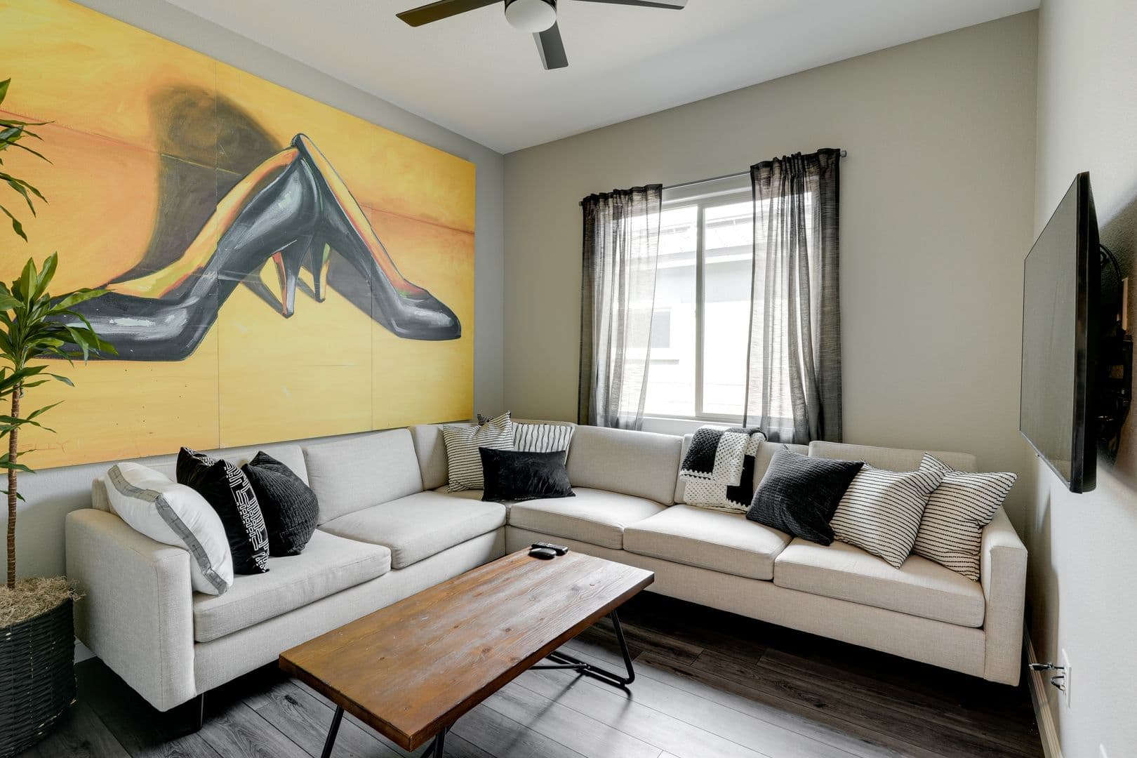 Las Vegas House: 165 Springbough Ln