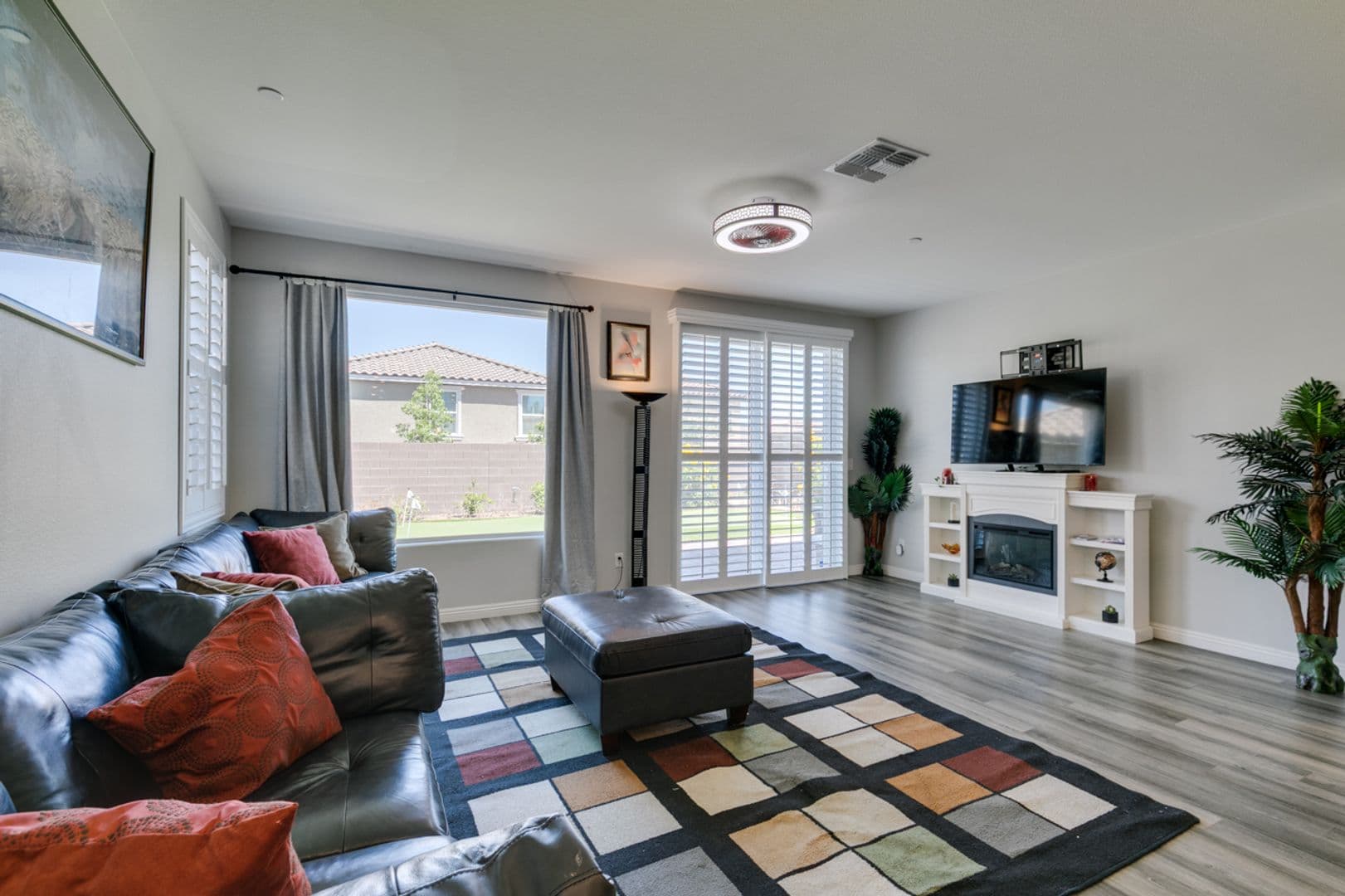Henderson House: 3496 Calentina Ave