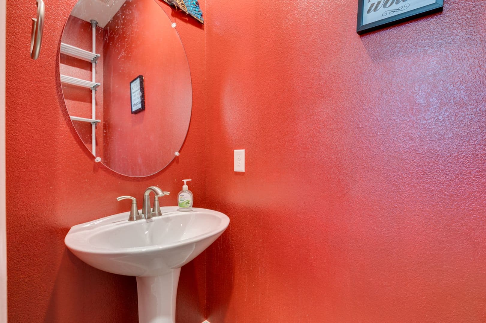 Henderson House: 3496 Calentina Ave