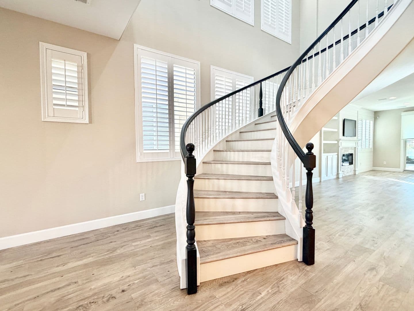 Henderson House: 927 Via Canale Drive