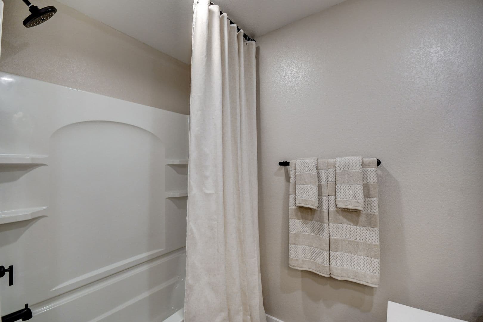 Henderson House: 3568 Anastagio Lane