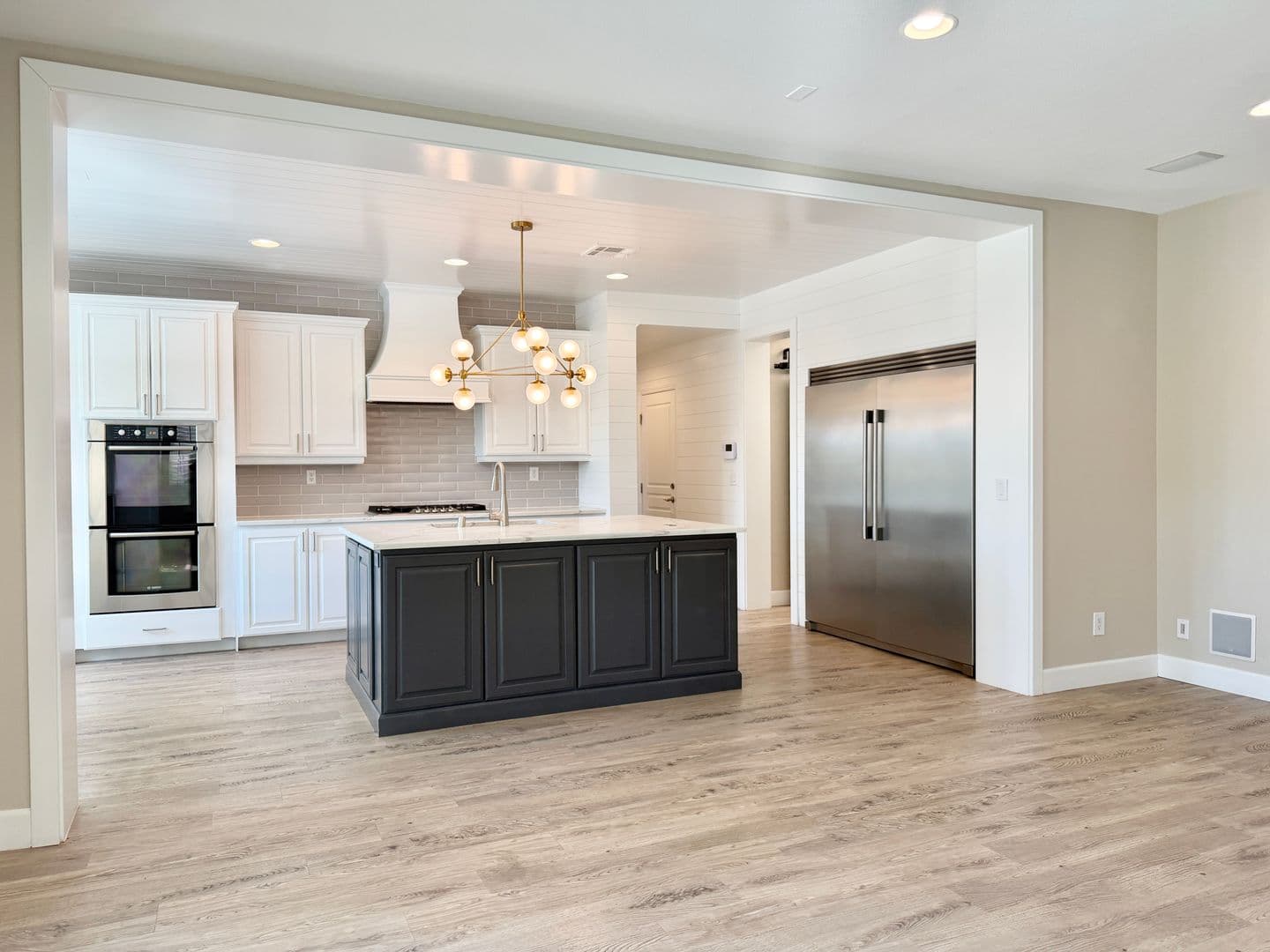 Henderson House: 927 Via Canale Drive