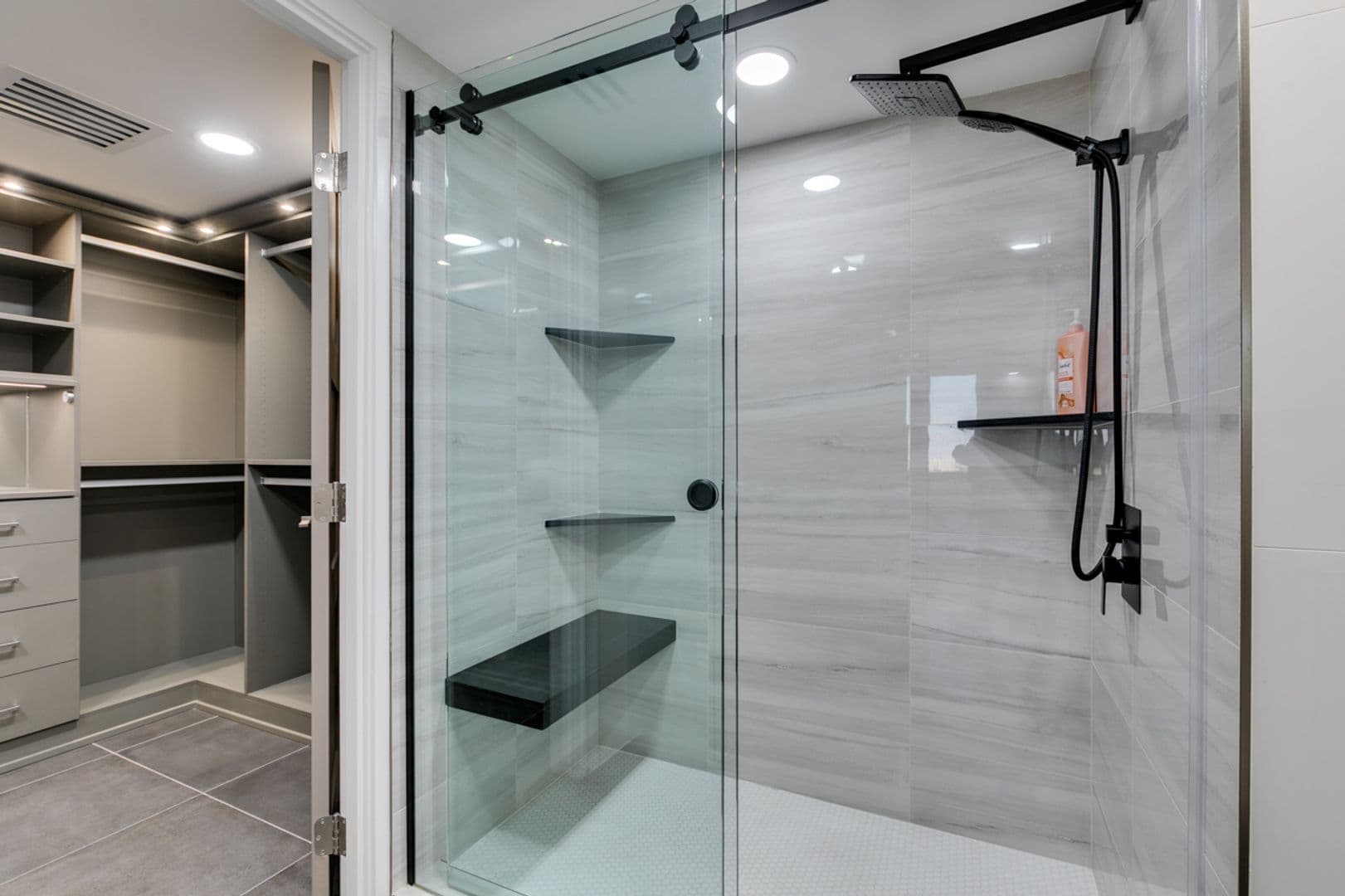 Las Vegas House: 205 E Harmon Ave #1012