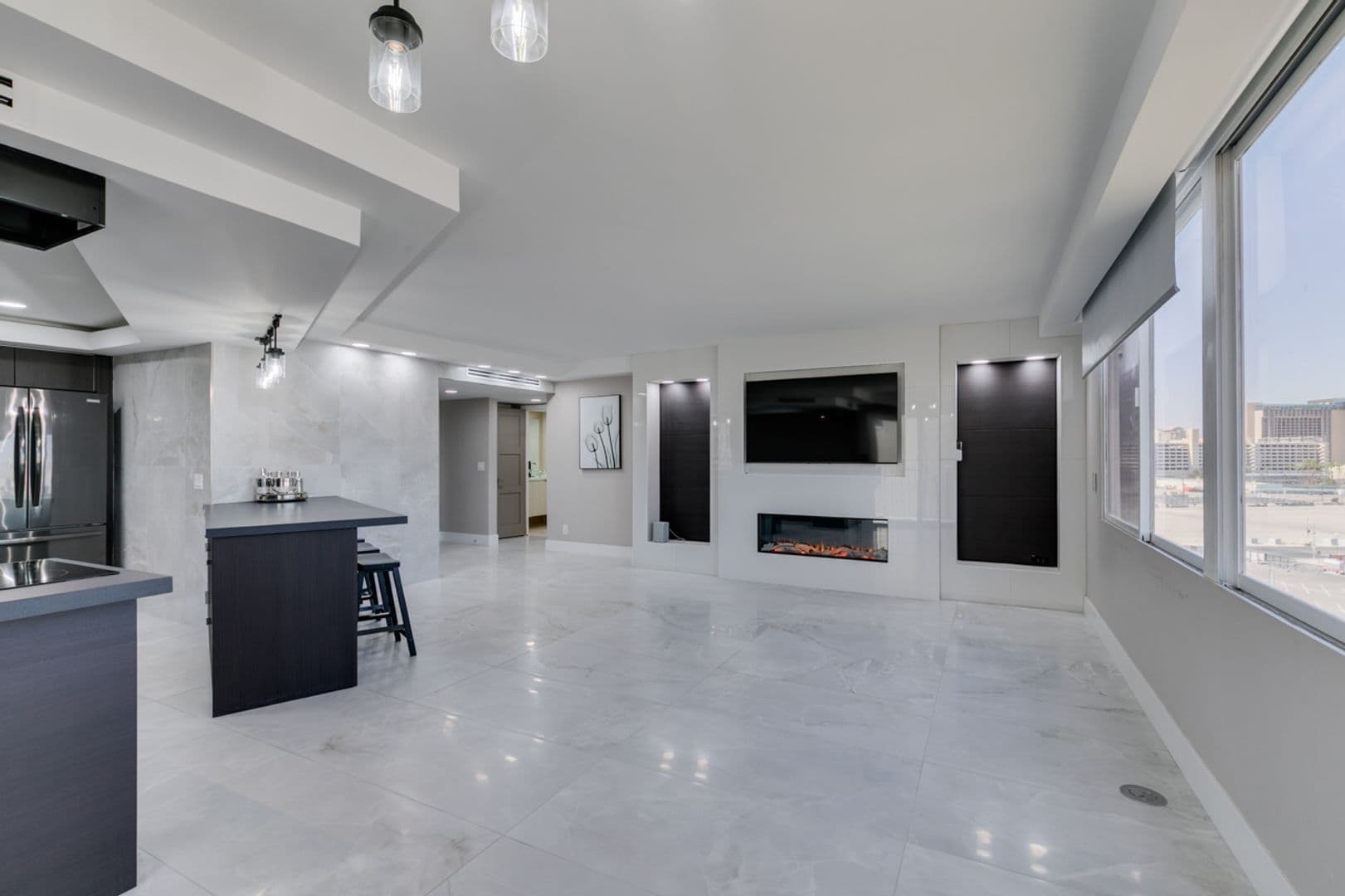 Las Vegas House: 205 E Harmon Ave #1012
