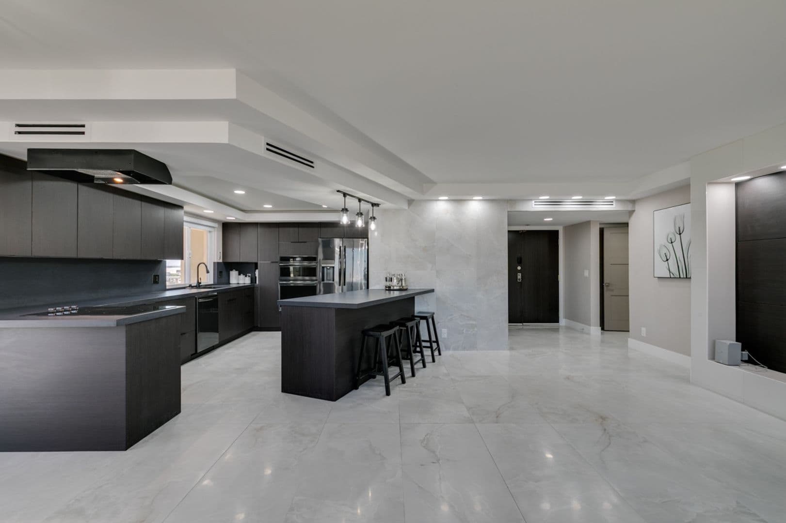Las Vegas House: 205 E Harmon Ave #1012
