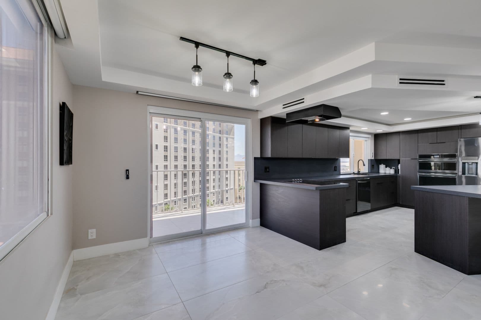 Las Vegas House: 205 E Harmon Ave #1012