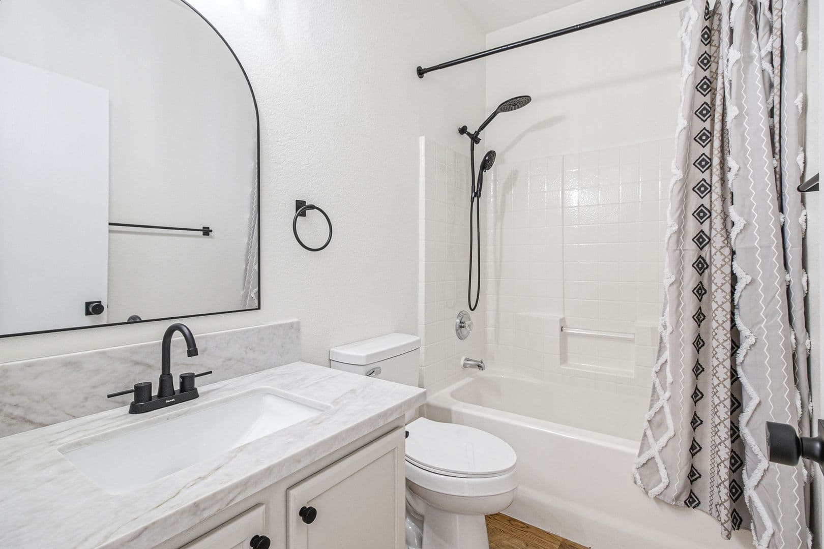 Henderson House: 2760 Saigon Dr