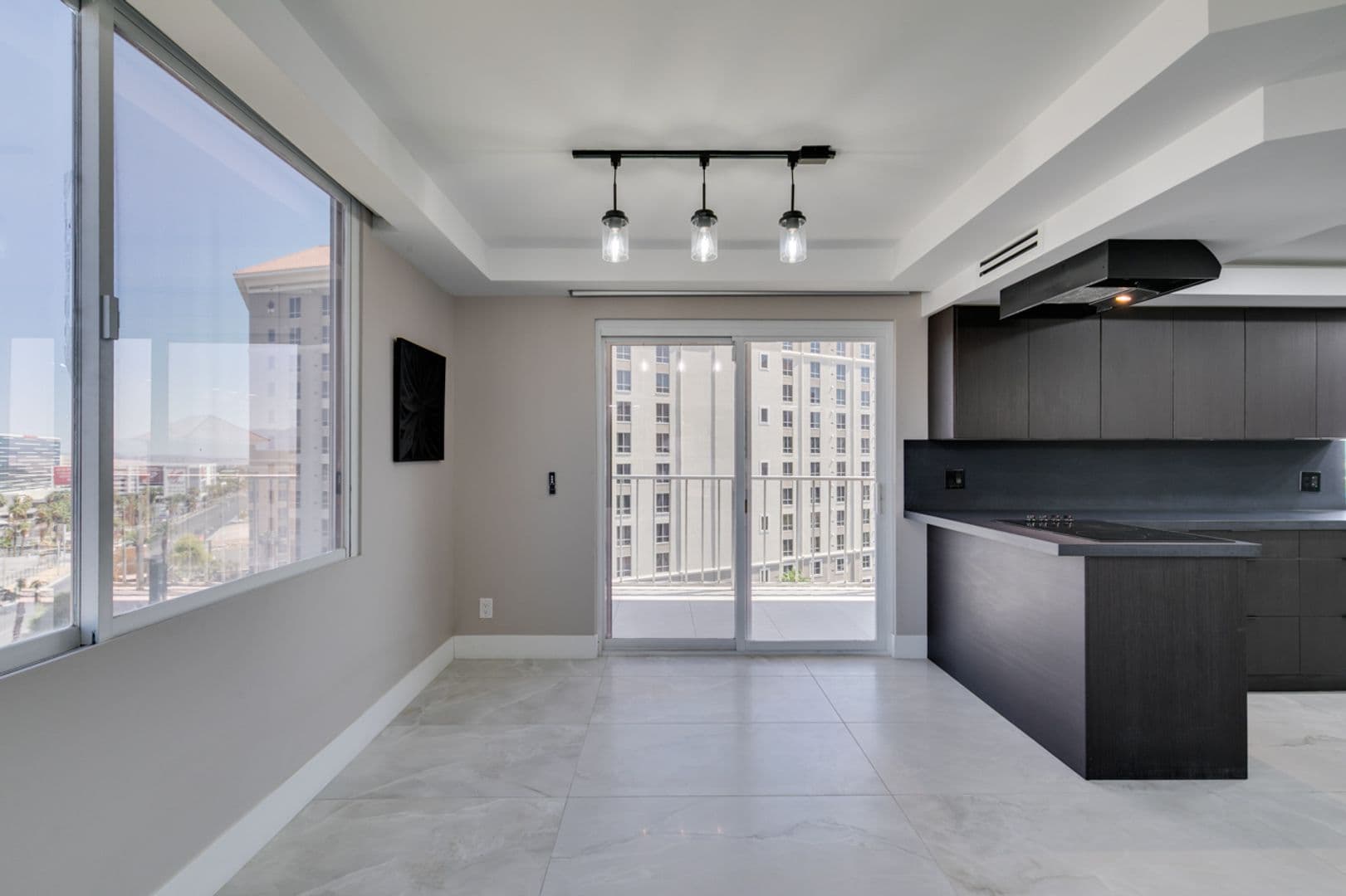 Las Vegas House: 205 E Harmon Ave #1012