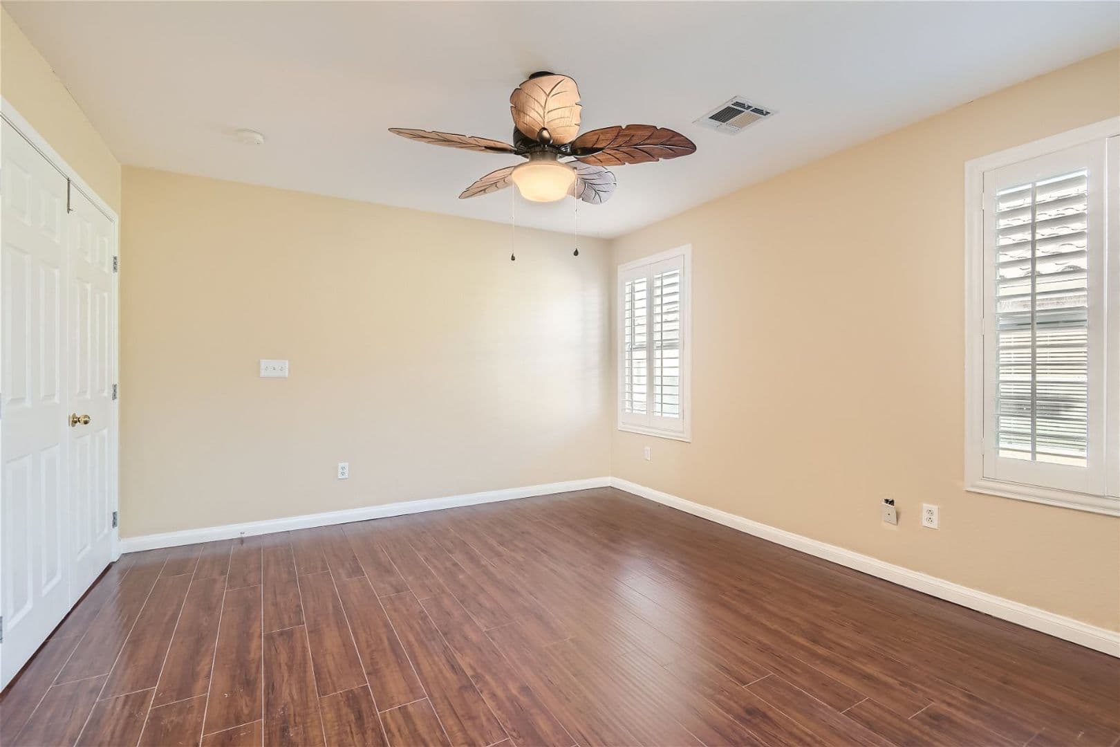 LAS VEGAS House: 9379 MALAYA GARNET CT.