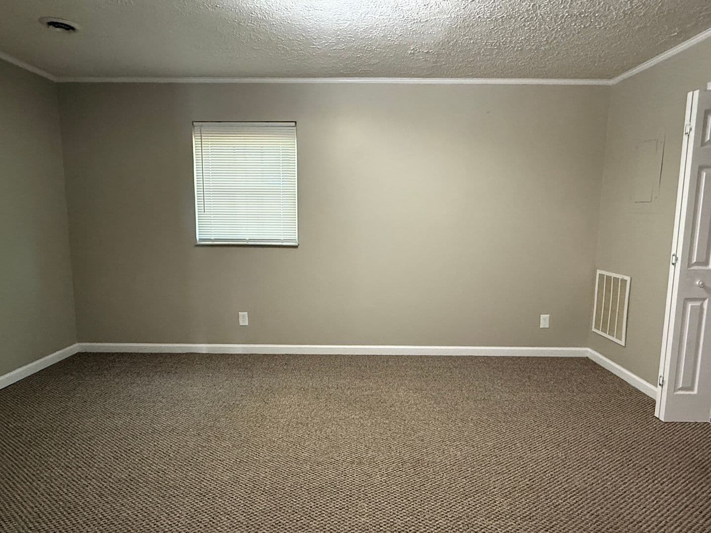 Church Hill Apartment: 116 Highland Ave