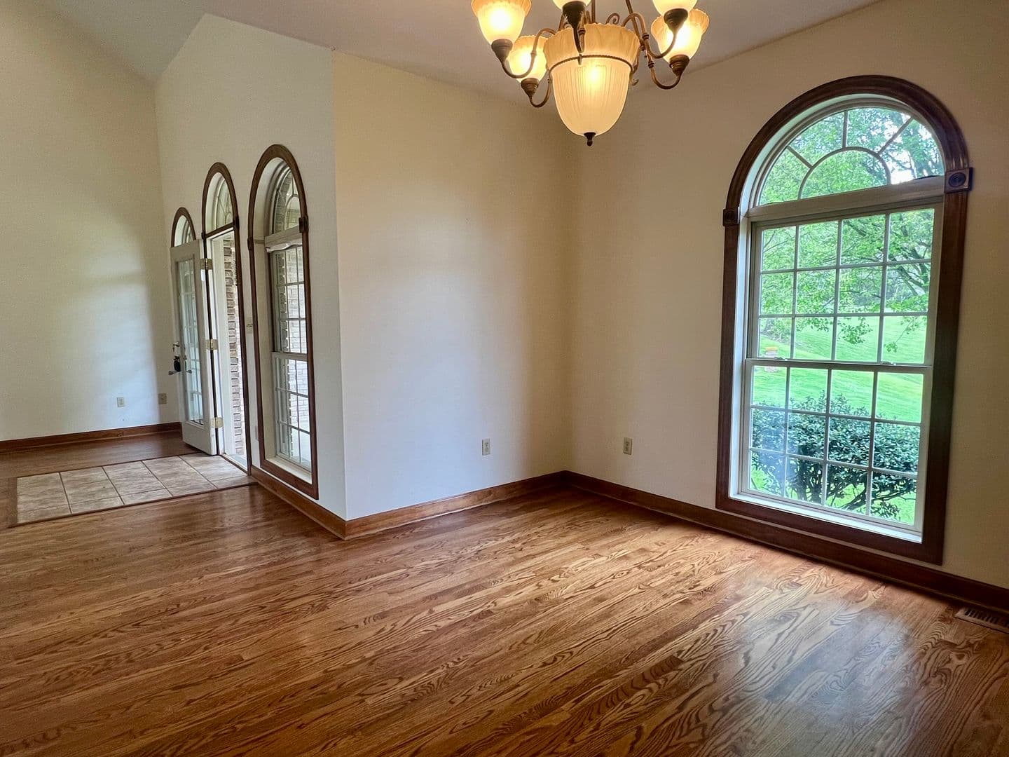 Johnson City House: 1212 Ridgewood Ct