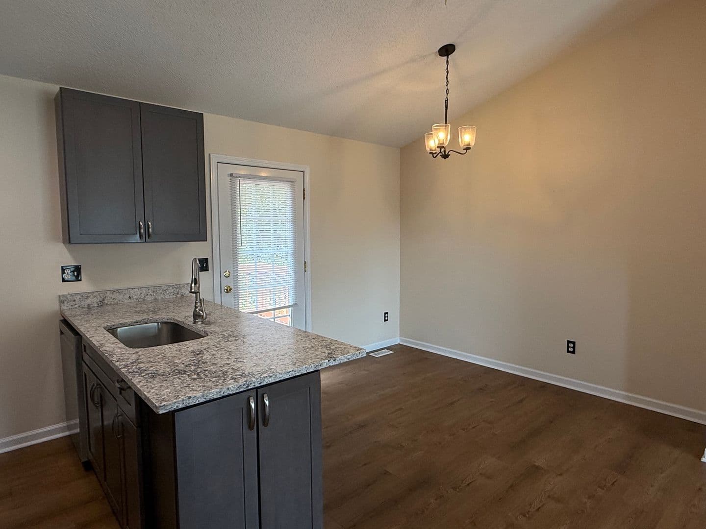 Jonesborough House: 129 Meadowlark Dr.