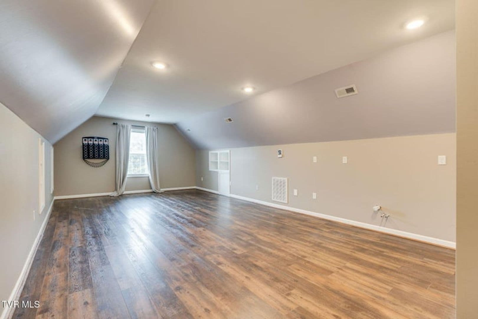 Elizabethton House: 721 Powder Branch Rd.