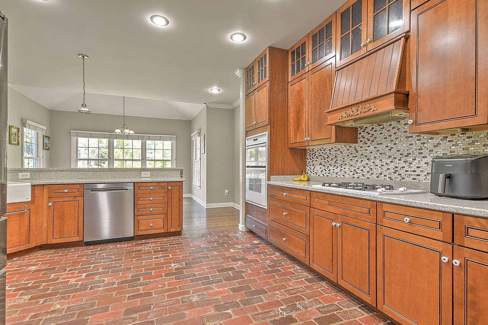 johnson city House: 9 wayland court