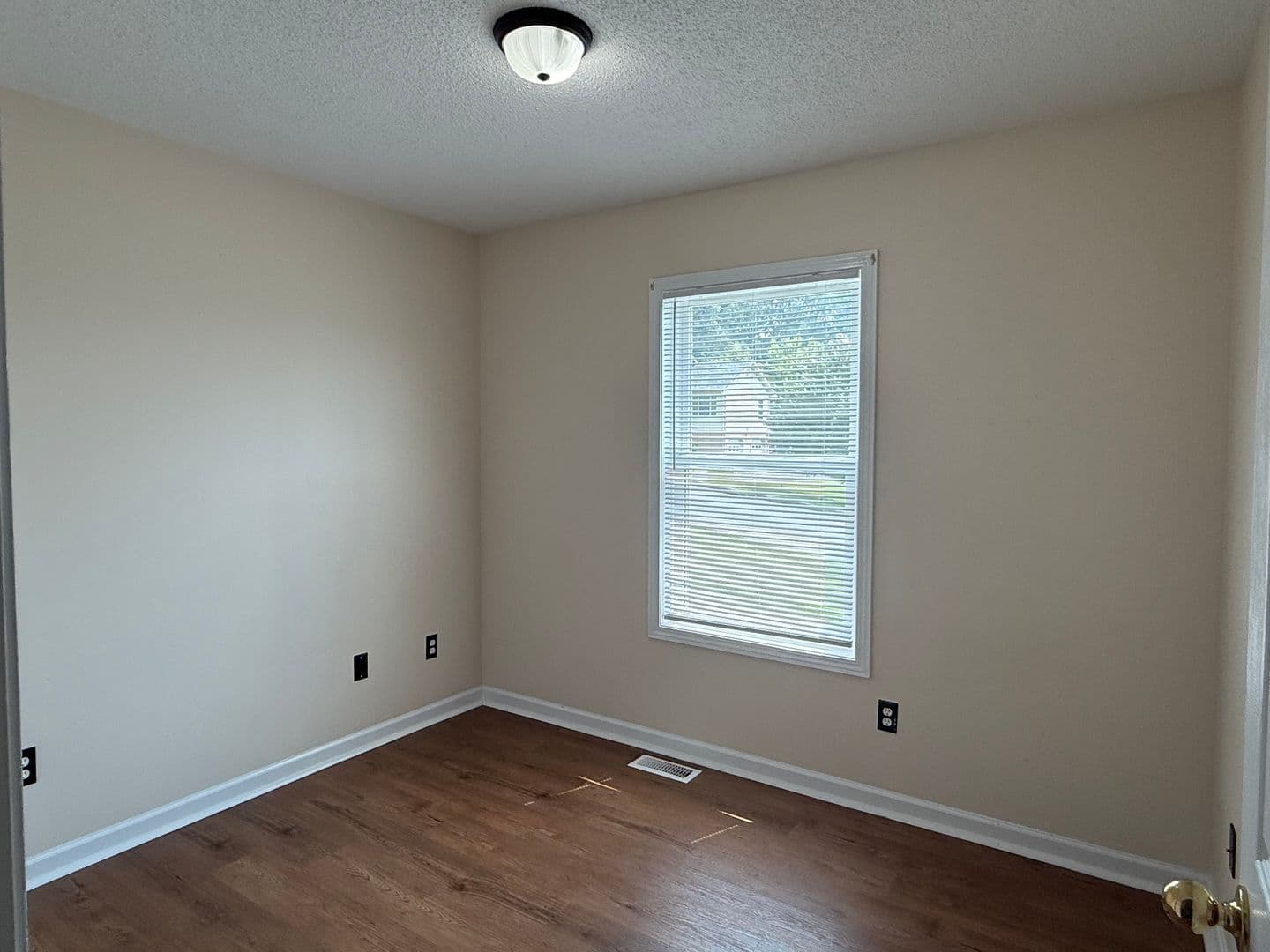 Jonesborough House: 129 Meadowlark Dr.