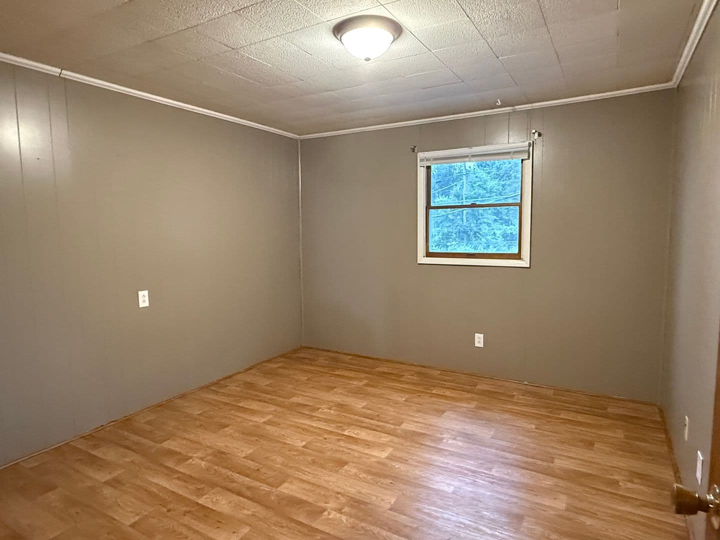 Johnson City Apartment: 2506 Elizabethton Highway