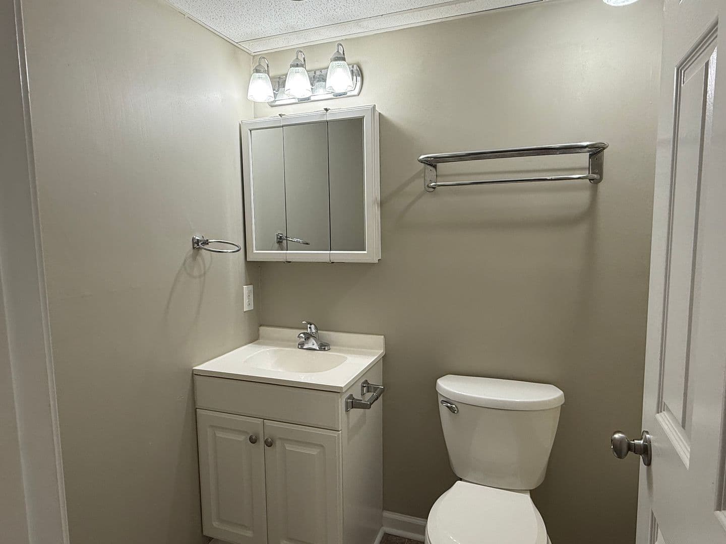 Church Hill Apartment: 116 Highland Ave