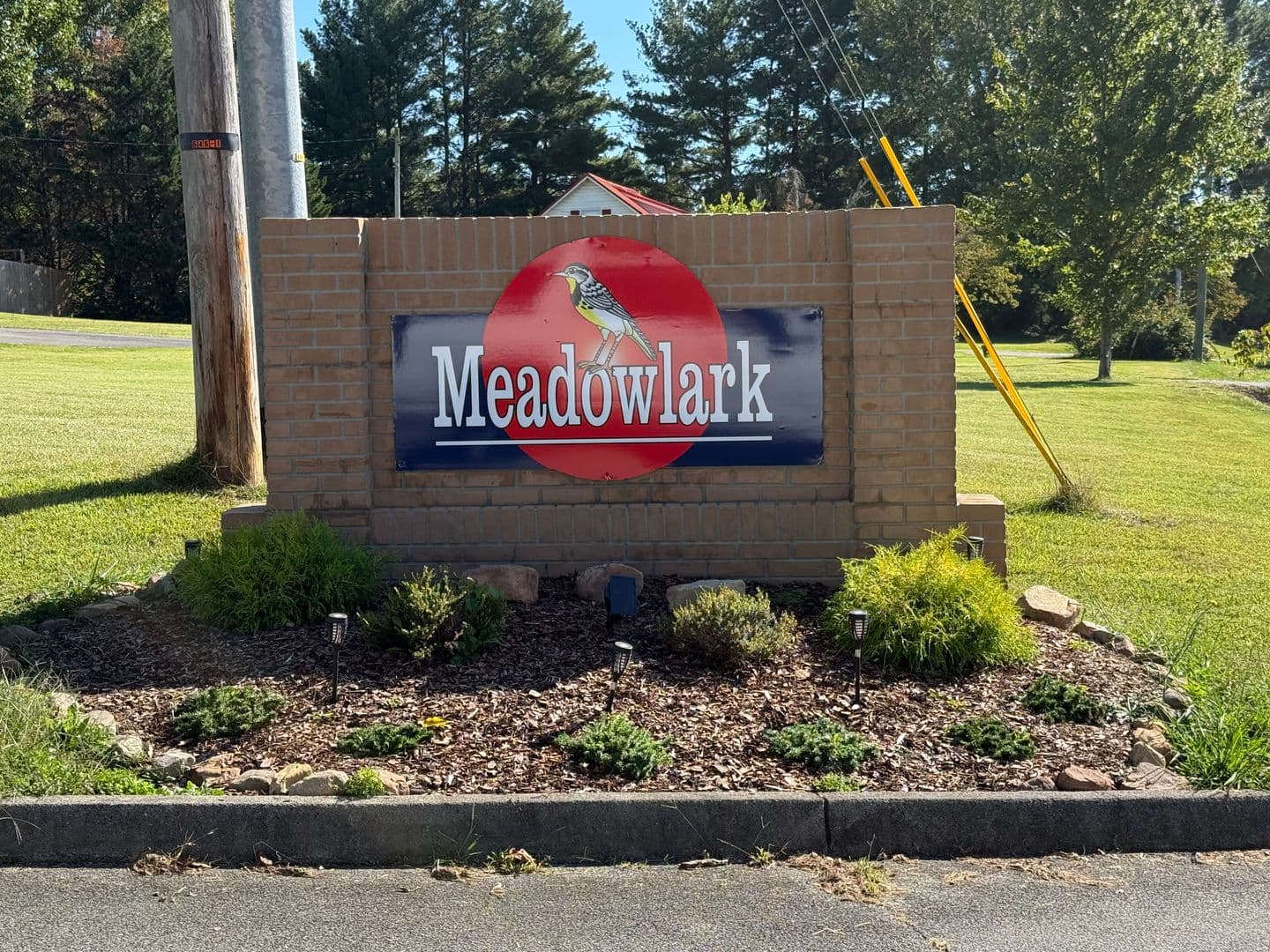 Jonesborough House: 129 Meadowlark Dr.